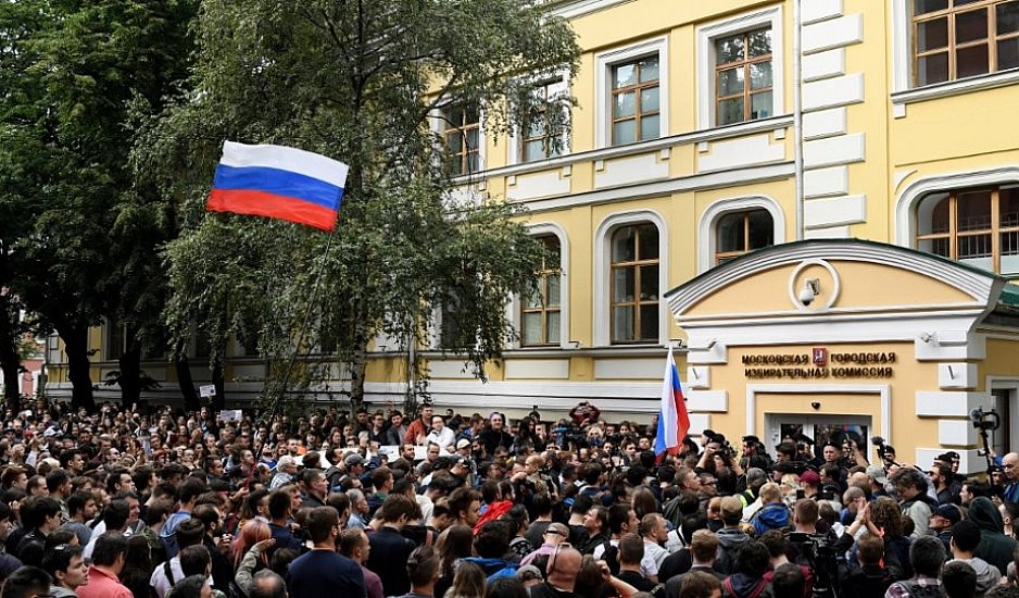 Μόσχα: Διαδήλωση κατά του αποκλεισμού μελών της αντιπολίτευσης από τις τοπικές εκλογές