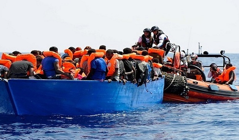 Το πλοίο διάσωσης του Banksy κάλεσε σε βοήθεια - Εχει διασώσει δεκάδες μετανάστες