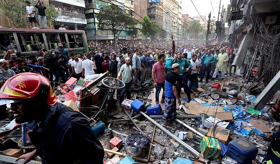 Πολύνεκρη έκρηξη σε εμπορικό κτίριο στην πρωτεύουσα του Μπανγκλαντές