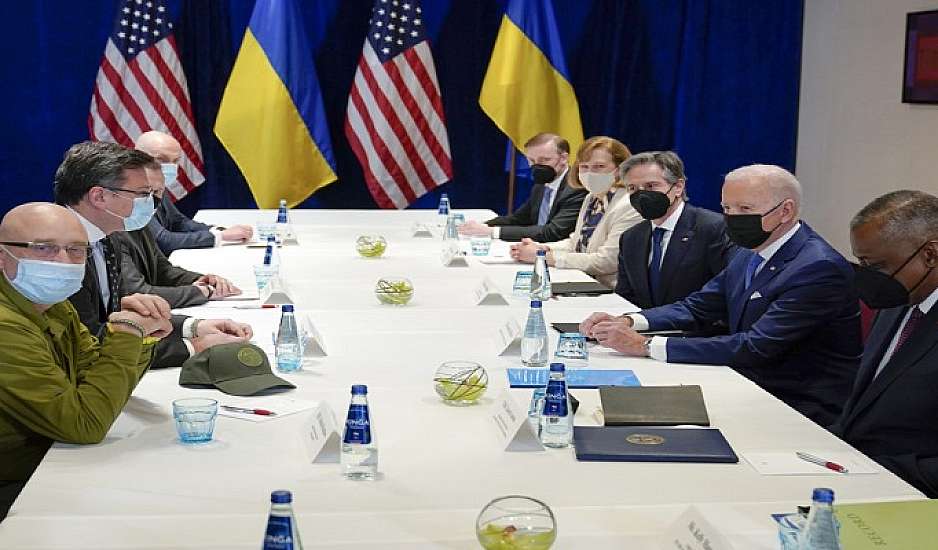 Συνάντηση Τζο Μπάιντεν με δύο ουκρανούς υπουργούς στη Βαρσοβία