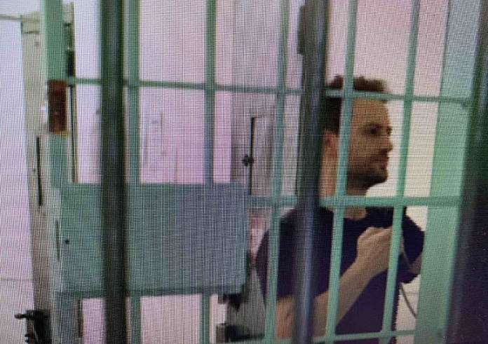 Εβαλαν την εγγονή τους να μιλήσει με τον δολοφόνο της μητέρας της;