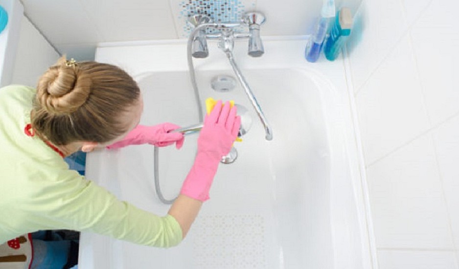 Βρώμικα ντουλάπια πάτωμα και μπάνιο: Tο ισχυρό καθαριστικό με οδοντόκρεμα και σαμπουάν