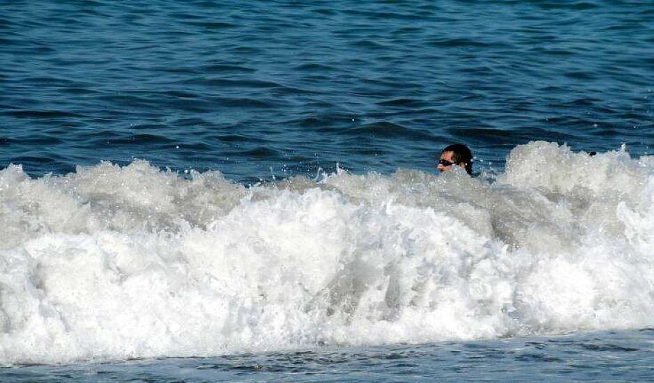 Καιρός για μπάνιο: Στους 39 σήμερα το θερμόμετρο, έως και 41 τη Δευτέρα