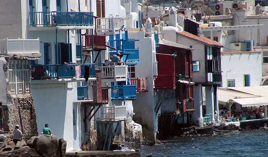 Μύκονος: Δεκαπέντε συλλήψεις σε νέο πάρτι σε βίλα με ναρκωτικά