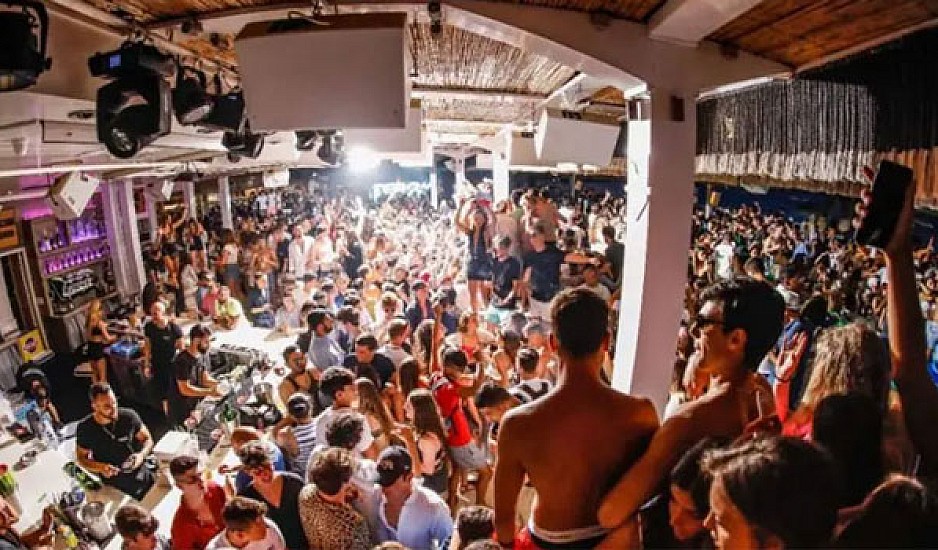 Άνοιξε με εξορθολογισμό ποινών το beach bar στη Μύκονο που έκλεισε λόγω κορονοϊού