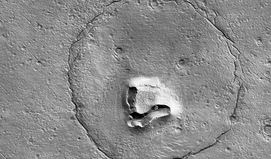 Η NASA «ανακάλυψε» ένα αρκουδάκι στην επιφάνεια του Άρη