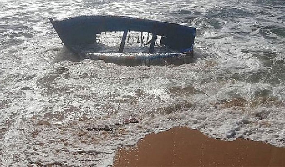Ισπανία: Άλλα πέντε πτώματα μεταναστών ξεβράστηκαν σε παραλία μετά το ναυάγιο