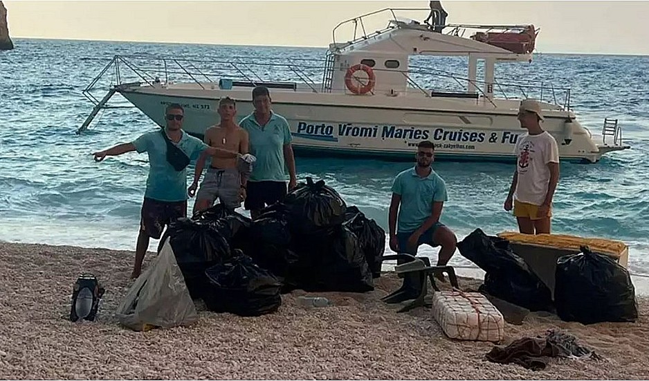Ζάκυνθος: Ιδιοκτήτες σκαφών μάζεψαν τα σκουπίδια στο Ναυάγιο μετά τις αντιδράσεις