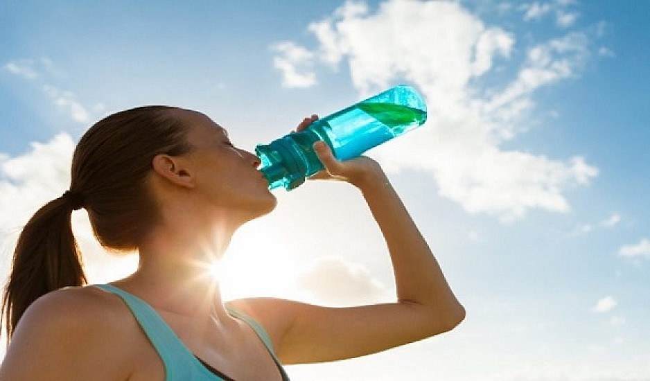 Νερό: Τα 6 σημάδια πως πρέπει να πίνετε περισσότερο