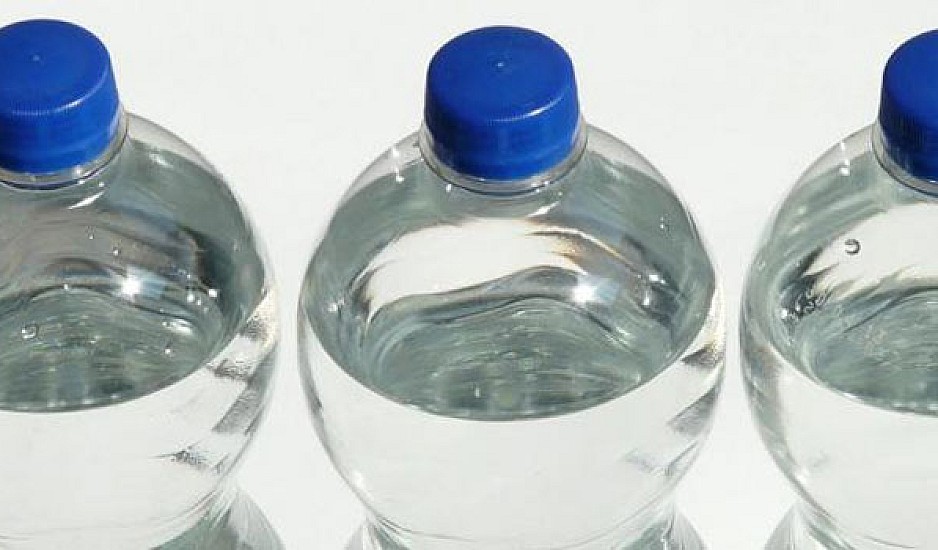 ΠΟΥ: Ακίνδυνα για την υγεία τα μικροπλαστικά σωματίδια στο νερό