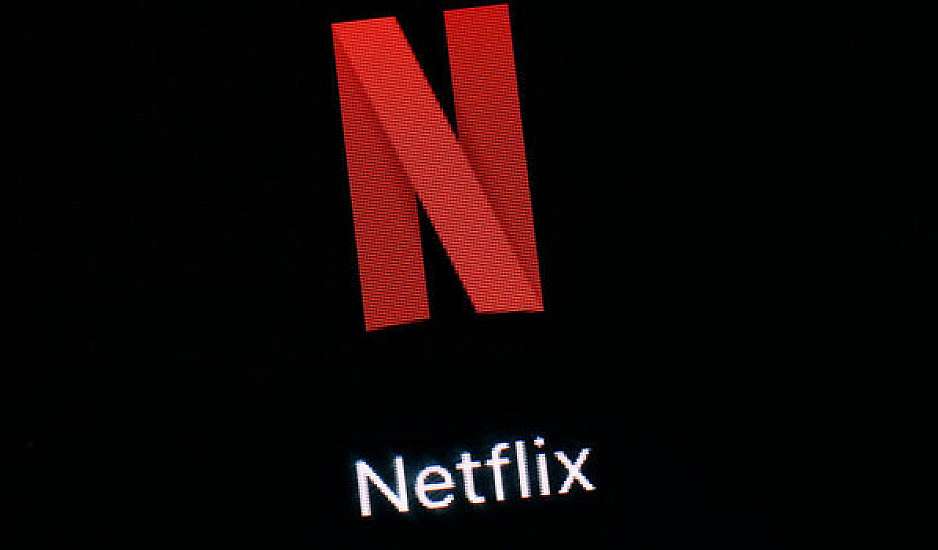 H νέα ανατριχιαστική σειρά του Netflix σαρώνει και αναδεικνύει τέλεια τη φρίκη της διαδικτυακής παρακολούθησης