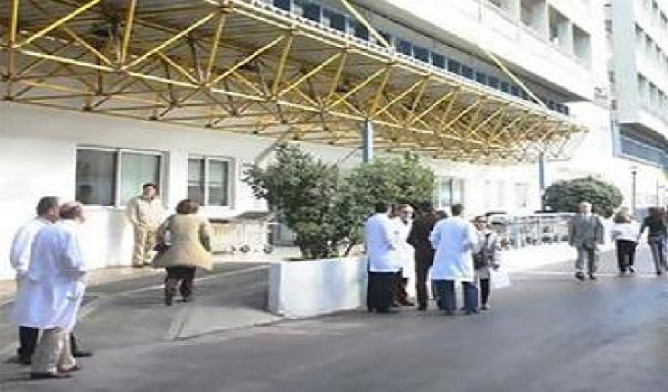 Κρήτη: Γιατρός τραγούδησε στους ασθενείς της ογκολογικής κλινικής του και τους έφτιαξε το κέφι