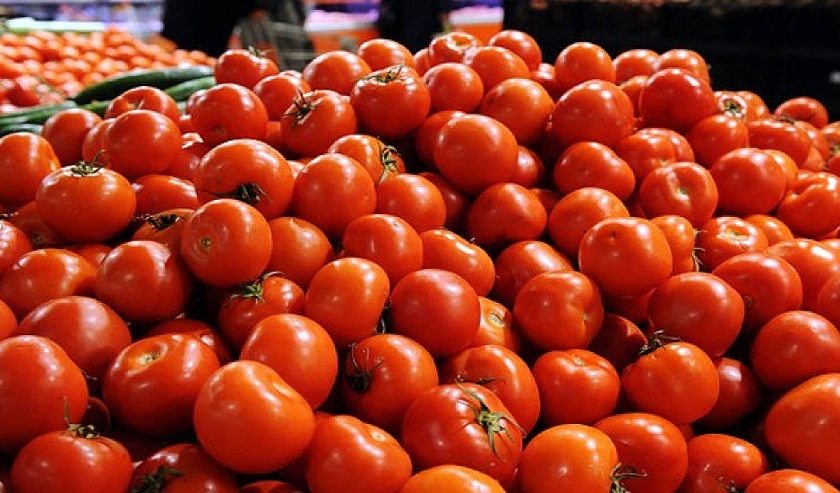 Κατασχέθηκαν 2,3 τόνοι ακατάλληλης ντομάτας σε επιχείρηση του Πειραιά