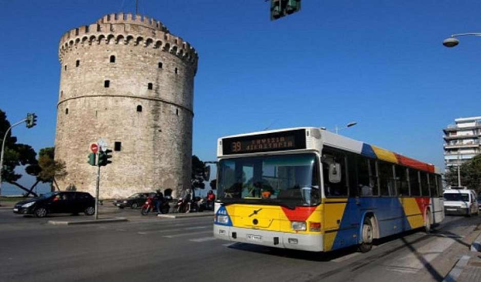 «Λαμπάδιασε» λεωφορείο στην Θεσσαλονίκη - Υπήρχαν επιβάτες στη στάση