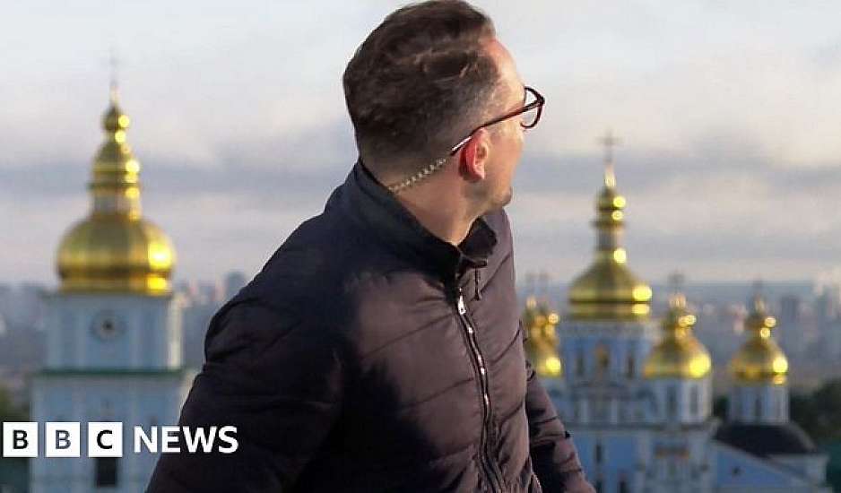 Κίεβο: Δημοσιογράφος του BBC μεταδίδει live την ώρα των εκρήξεων