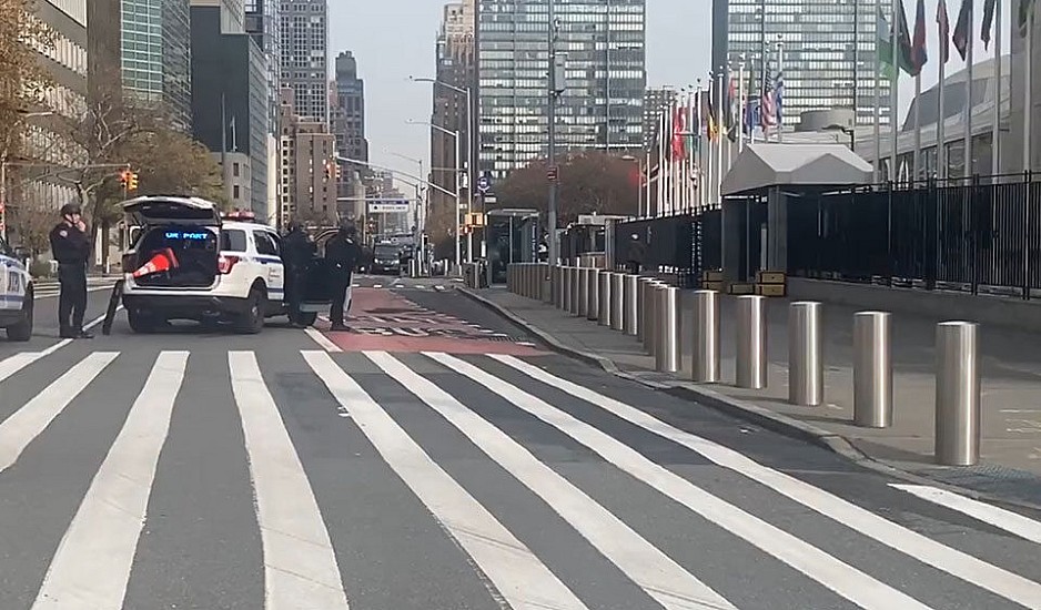 Νέα Υόρκη: Παραδόθηκε ο άνδρας που κρατούσε όπλο έξω από την έδρα του ΟΗΕ