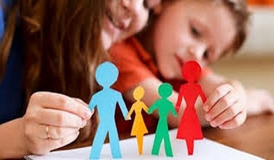 Κορονοϊός: Τι ισχύει για την άδεια των εργαζόμενων γονέων που τα παιδιά τους νοσούν