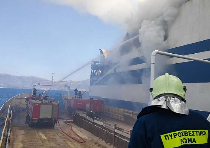Φωτιά σε πλοίο στην Κέρκυρα: Η δεξιά του πόρτα,δεν ανοίγει για κανέναν λόγο - Ήταν μέσα στο φορτηγό του