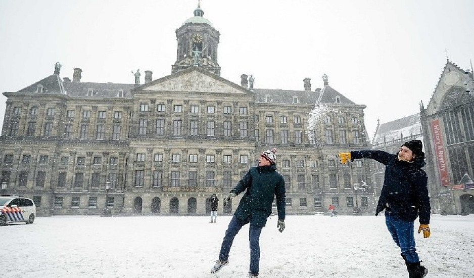 Ισχυρή χιονοθύελλα σαρώνει την Ολλανδία, η πρώτη τα τελευταία 10 χρόνια