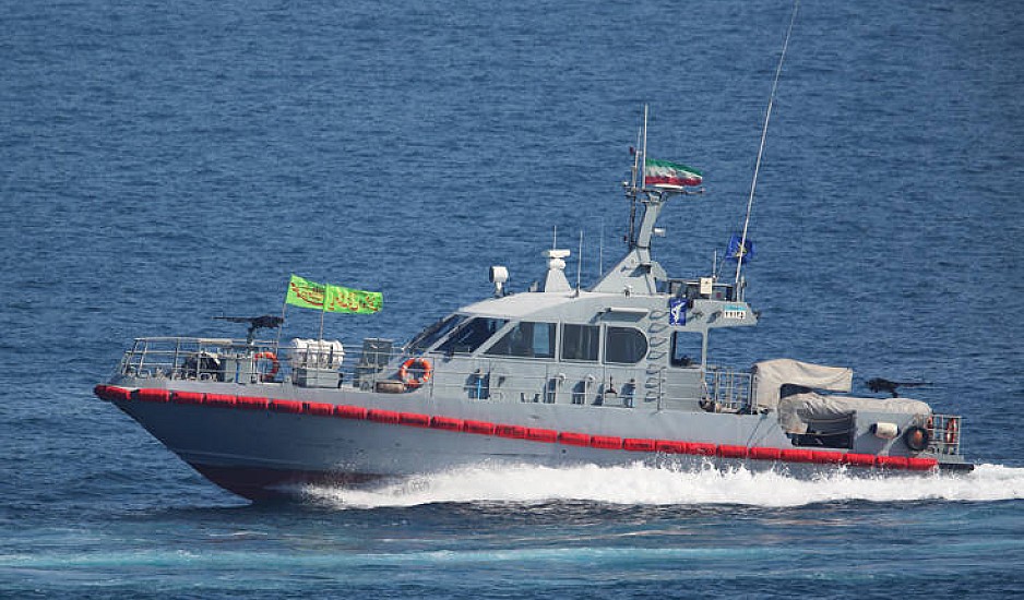 Συναγερμός στον Κόλπο του Ομάν: Διασώθηκαν 44 ναυτικοί από δύο δεξαμενόπλοια
