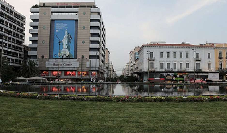 Πλατεία Ομονοίας: Το νέο εντυπωσιακό σιντριβάνι - Πλήθος κόσμου στα αποκαλυπτήρια