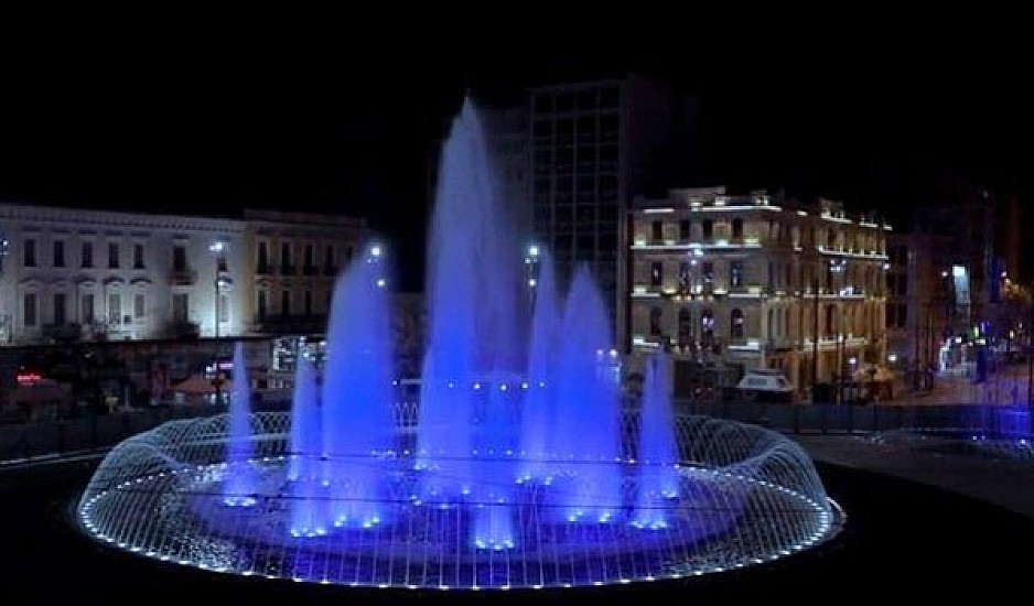 Άνοιξε η νέα πλατεία Ομονοίας με το εντυπωσιακό σιντριβάνι. Εικόνες και βίντεο