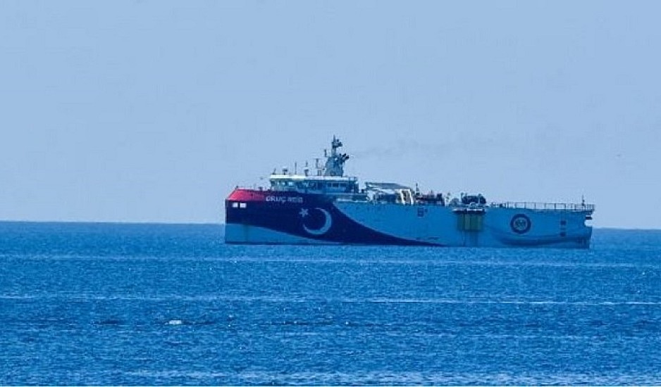 Η Τουρκία αποσύρει τα περισσότερα πλοία, Ανοιχτά της Αττάλεια το Oruc Reis