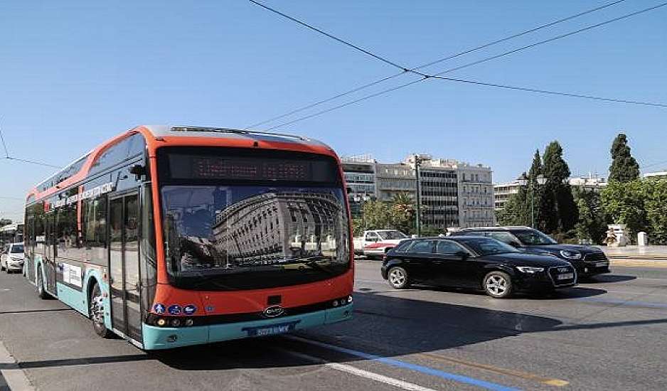 ΟΣΥ: Με επιβάτες η δοκιμαστική λειτουργία του δεύτερου ηλεκτροκίνητου λεωφορείου