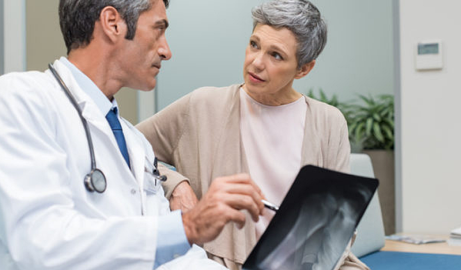 Eμμηνόπαυση και Οστεοπόρωση: Ποιες γυναίκες έχουν μικρότερη οστική απώλεια