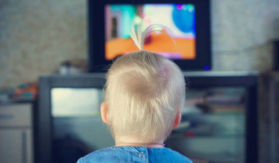 Η συνέπεια της παραμονής των μικρών παιδιών πολλές ώρες μπροστά σε οθόνες