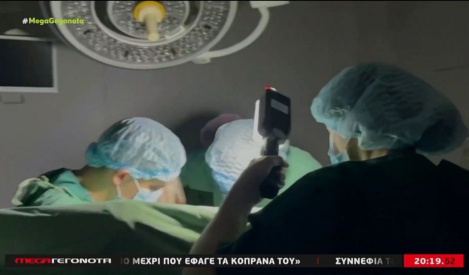 Ουκρανία: Γιατροί κάνουν επέμβαση καρδιάς με φακούς την ώρα των βομβαρδισμών