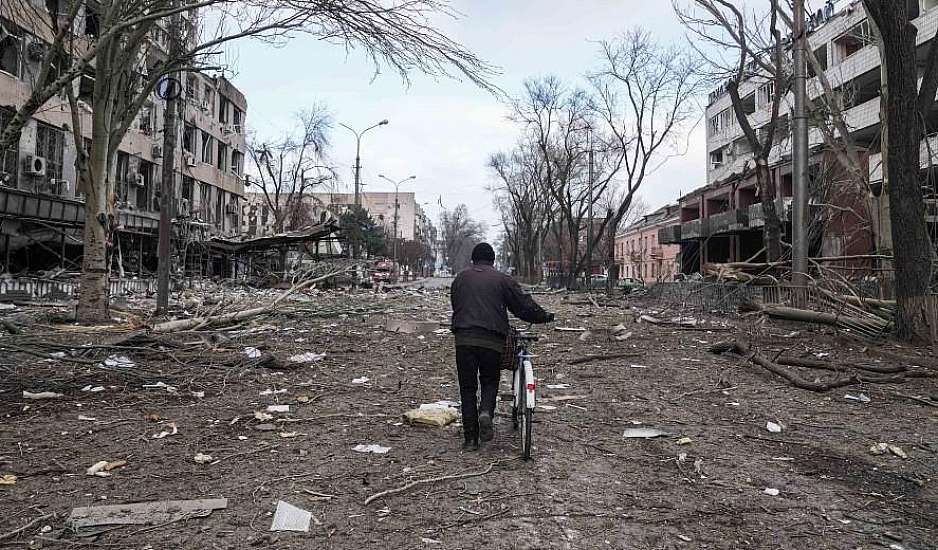 Ουκρανία: Ανελέητοι βομβαρδισμοί – Νεκροί και τραυματίες από την επίθεση στο Λβιβ