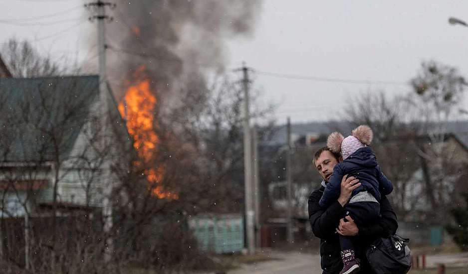 Πόλεμος στην Ουκρανία: Σφοδρό χτύπημα στο Ιρπίν – Νεκροί άμαχοι, σκληρές εικόνες