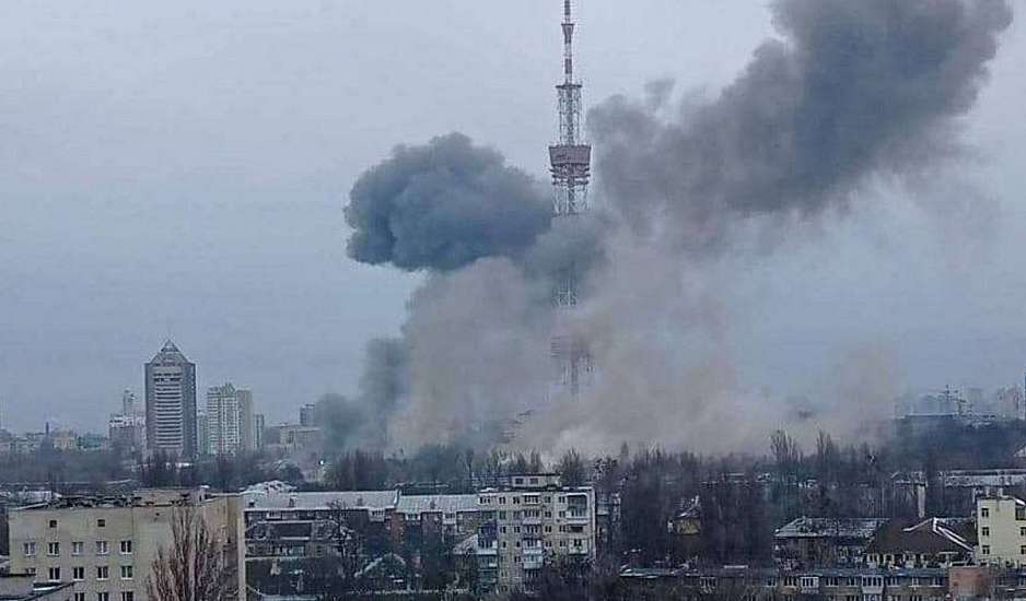 Ουκρανία: Πέντε νεκροί από ρωσικό βομβαρδισμό στον πύργο τηλεόρασης στο Κίεβο