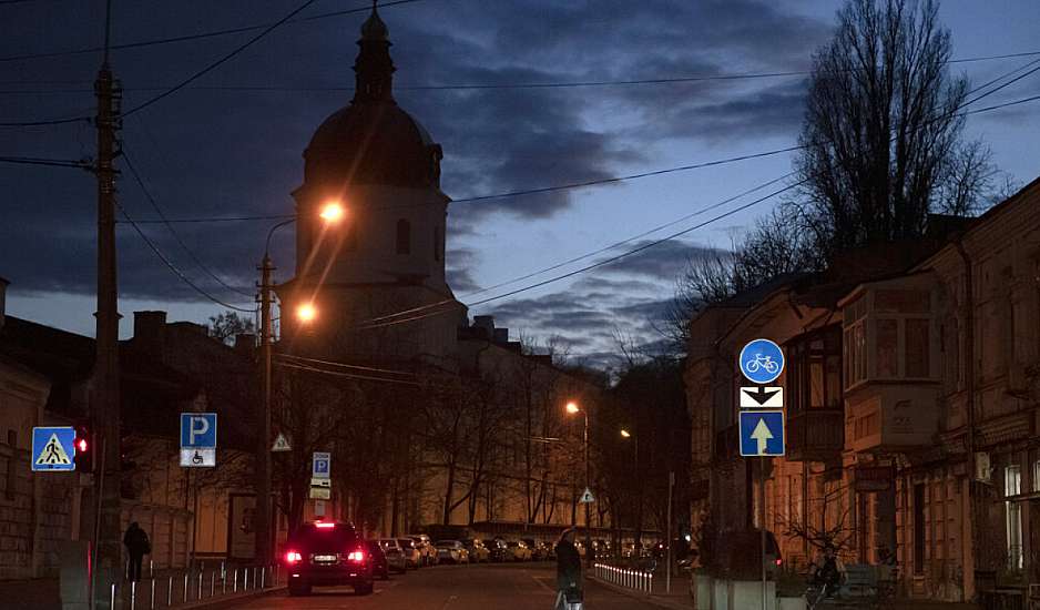 Χωρίς ρεύμα το μισό Κίεβο μετά το μπαράζ ρωσικών επιθέσεων