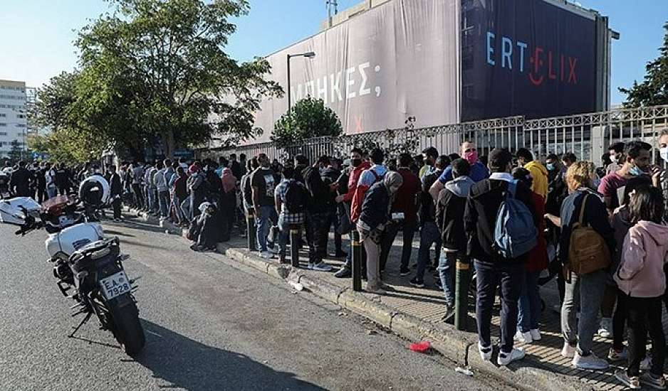 Μέτρα από το υπουργείο Μετανάστευσης για να μην υπάρχουν ουρές στην Υπηρεσία Ασύλου