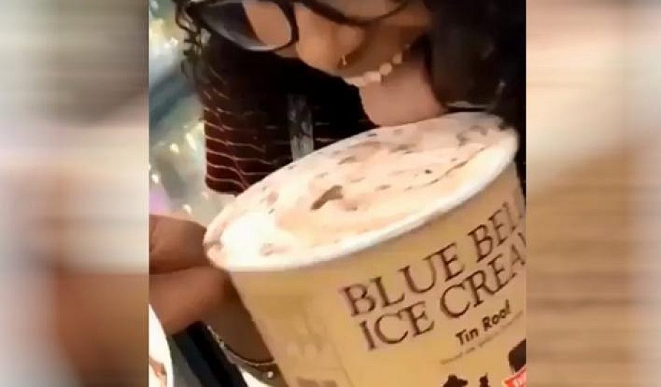 Ανθρωποκυνηγητό για γυναίκα που έγλειψε παγωτό και το τοποθέτησε πάλι στο ψυγείο