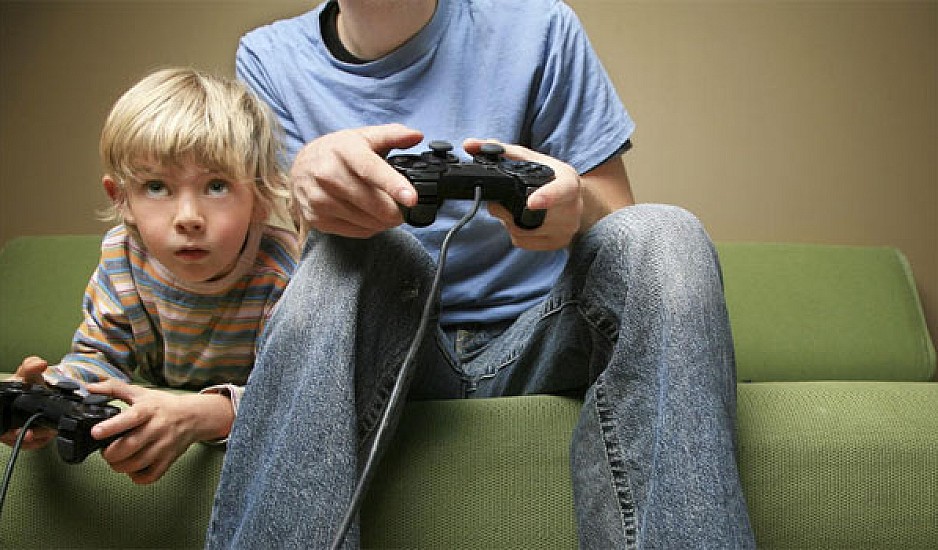 Συμβουλές του ΠΟΥ για τα παιδιά κάτω των 5: Λιγότερες οθόνες και περισσότερο παιγνίδι