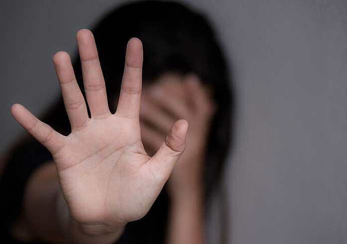 Κολωνός: Συνελήφθη 44χρονος που βίαζε 16χρονη κατ’ εξακολούθηση