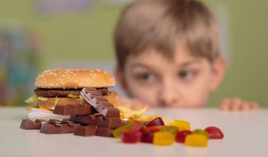 Έρευνα: Προσοχή - Ένα στα δύο τρόφιμα είναι ακατάλληλο για τα παιδιά σας