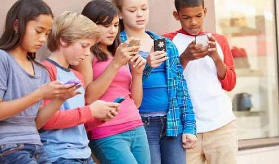 Δανία: Απαγόρευση πρόσβασης σε social media για ανηλίκους κάτω των 15 ετών