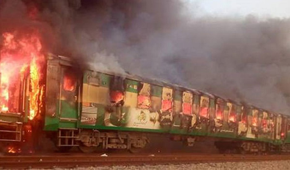Τραγωδία από πυρκαγιά σε τρένο στο Πακιστάν: Τουλάχιστον 46 νεκροί