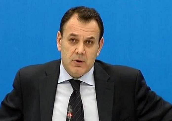 Στο Νοσοκομείο ο Υπουργός Άμυνας μετά από τσίμπημα μέλισσας