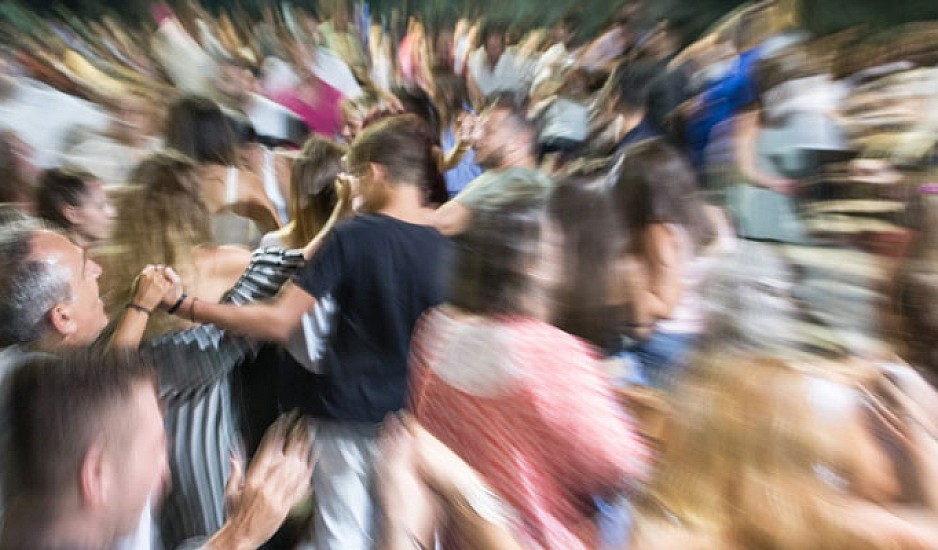 Ικαρία: Έσπασαν τα μέτρα κατά του κορονοϊού - Πανηγύρια και χοροί παρά την απαγόρευση
