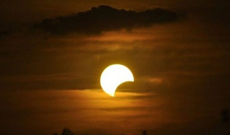 Πανσέληνος και ολική έκλειψη Σελήνης την Τρίτη – Γιατί ονομάζεται «φεγγάρι του κάστορα»