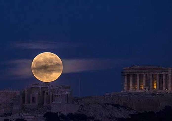 Πάρκο Σταύρος Νιάρχος: Full Moon Sleepover - Πανσέληνος, σινεμά και δράσεις μέχρι το ξημέρωμα