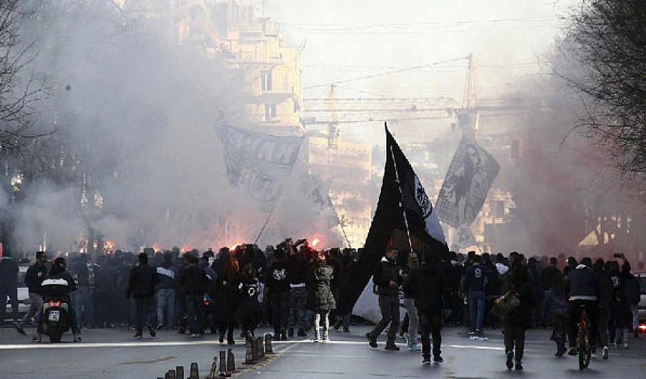 Επεισόδια στην πορεία των οπαδών του ΠΑΟΚ στη Θεσσαλονίκη