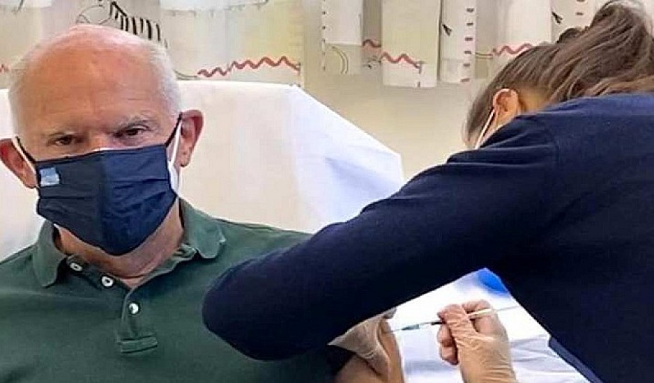 Εμβολιάστηκε ο Γιώργος Παπανδρέου με την πρώτη δόση του εμβολίου κατά του κορονοϊού