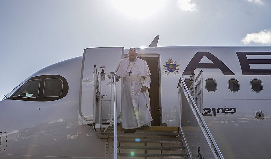 Στη Μυτιλήνη ο Πάπας Φραγκίσκος: Επισκέπτεται πρόσφυγες