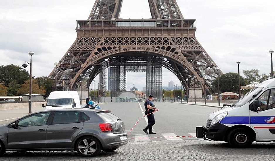 Γαλλία: Συνελήφθη ένας άνδρας ο οποίος περιφερόταν κρατώντας ματσέτα στο Παρίσι